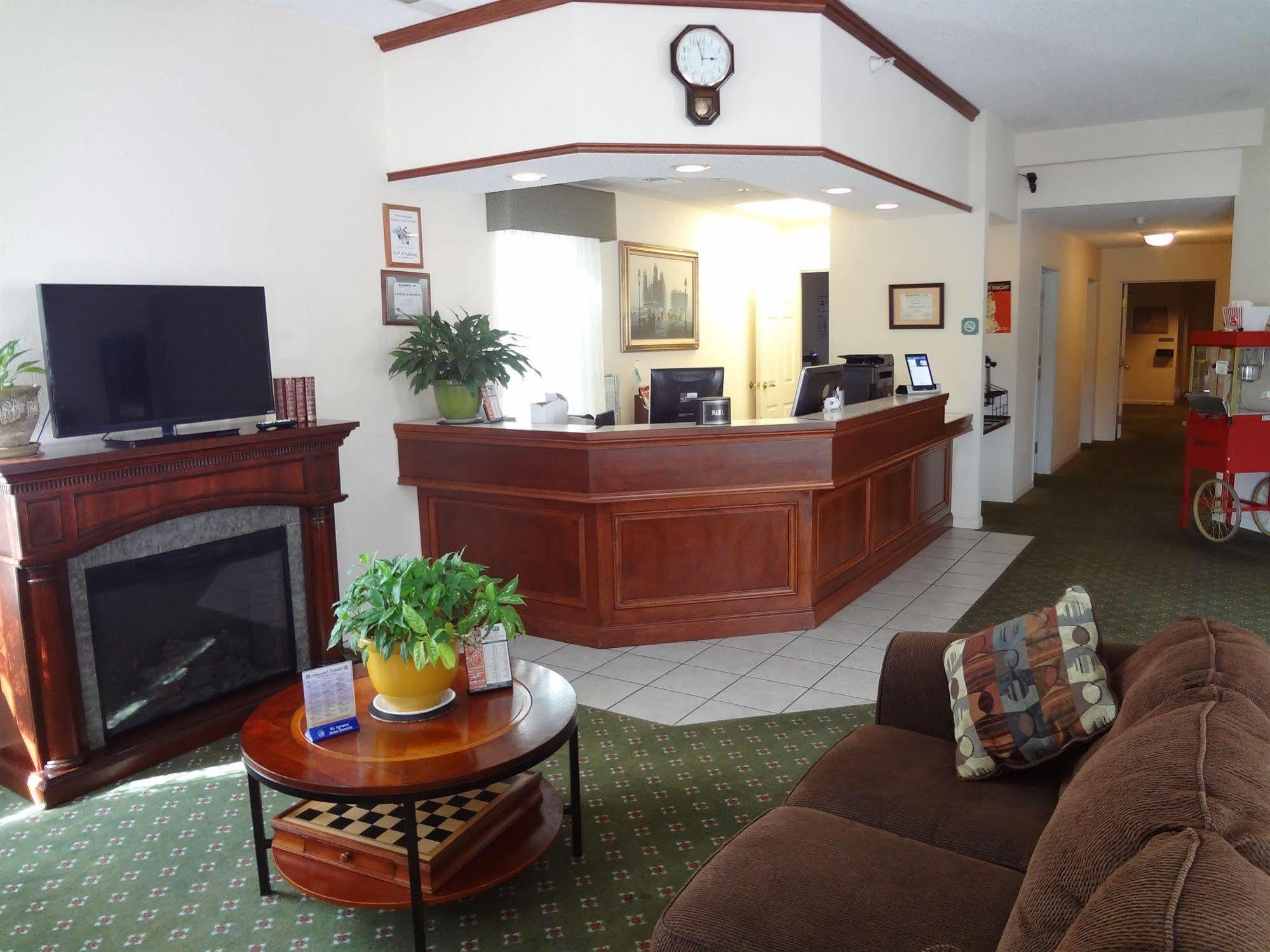 Voyager Inn Saint Ignace Exterior photo